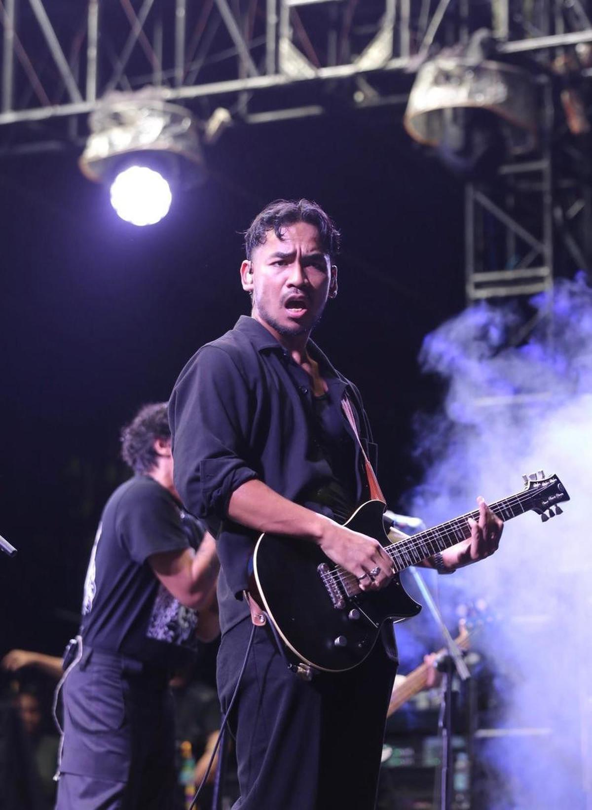 Pecah! 10 Potret .FEAST Gebrak KapanLagi Buka Bareng (KLBB) BRI Festival 2025 - Puluhan Ribu Penonton Membara Nyanyi Bareng