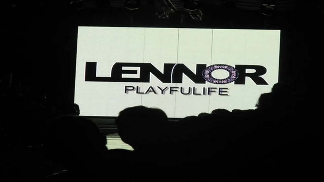 http://jakartafashionblog.blogspot.com/2009/11/lennor.html#!/2009/11/lennor.html