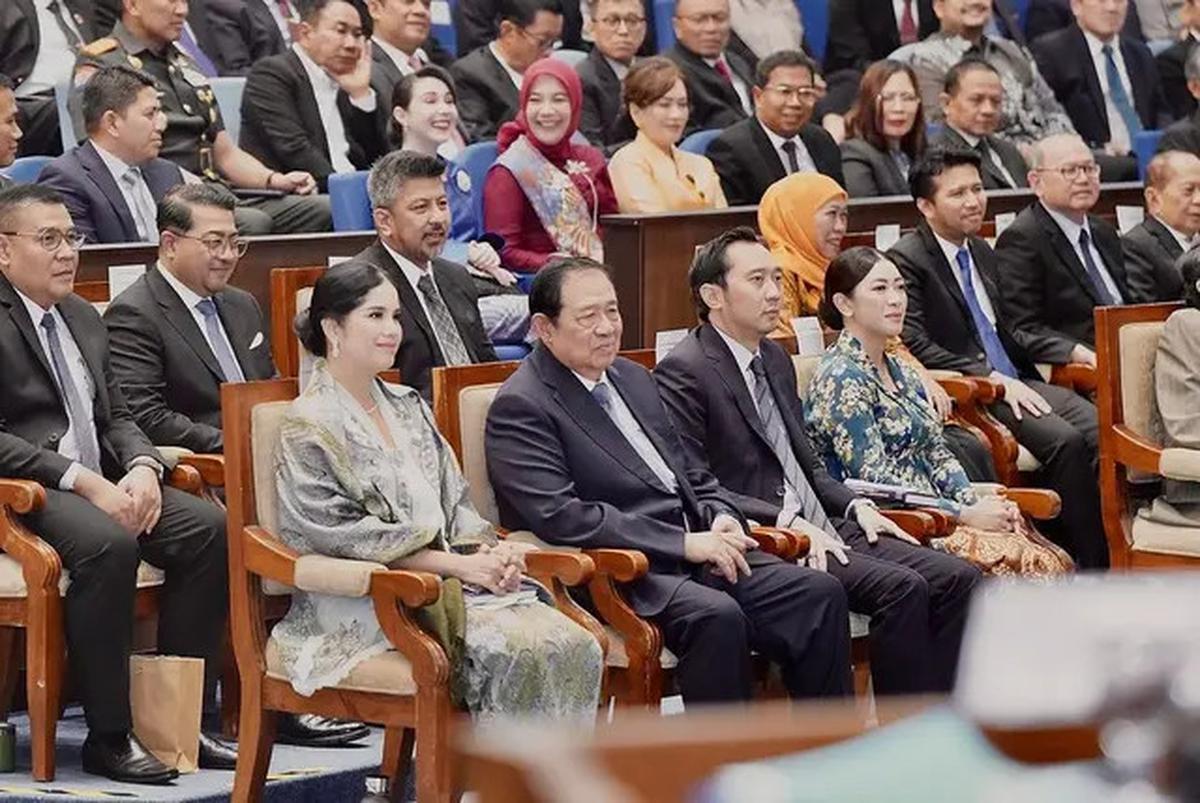 7 Potret AHY Raih Gelar Doktor di Unair, Rektor: Bukan Doktor Universal Studio