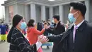 Orang-orang merayakan Hari Perempuan Internasional di alun-alun Teater Agung Pyongyang di Pyongyang, Korea Utara pada Rabu 8 Maret 2023. Hari Perempuan Internasional atau International Women's Day (IWD) diperingati setiap tanggal 8 Maret. Hari Perempuan Internasional banyak dirayakan di sejumlah negara di dunia, termasuk di Korea Utara. (KIM Won Jin/AFP)