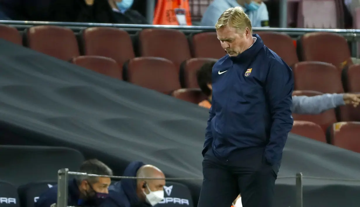 Hasil imbang tersebut semakin menjauhkan Barcelona dari perburuan gelar Liga Spanyol musim 2021/2022. Hal ini tentu juga berpengaruh bagi masa depan karier Koeman di El Barca selanjutnya. (AP/Joan Monfort)