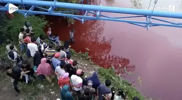 Warna sungai di Banyumas mendadak berwarna merah, warga mengaitkan hal tersebut dengan hal berbau mistik.