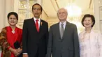 Presiden Indonesia Joko Widodo (kedua kiri) berfoto dengan Presiden Singapura, Tony Tan, dan istrinya Mary Chee, di Istana Kepresidenan, Singapura, Selasa, (28/7/2015). Jokowi ke Singapura dalam rangka meningkatkan hubungan bilateral. (REUTERS/Edgar Su)