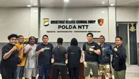 Pasangan kekasih sebagai pelaku buang bayi saat diamankan polisi (Liputan6.com/Ola Keda)