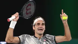 Petenis asal Swiss Roger Federer merayakan kemenangannya setelah mengalahkan Rafael Nadal pada Final Australia Terbuka 2017 di Melbourne, Minggu (29/1). Atas kemenangan ini, Federer membukukan kemenangan kelimanya di Australia Open (AP Photo/Aaron Favila)