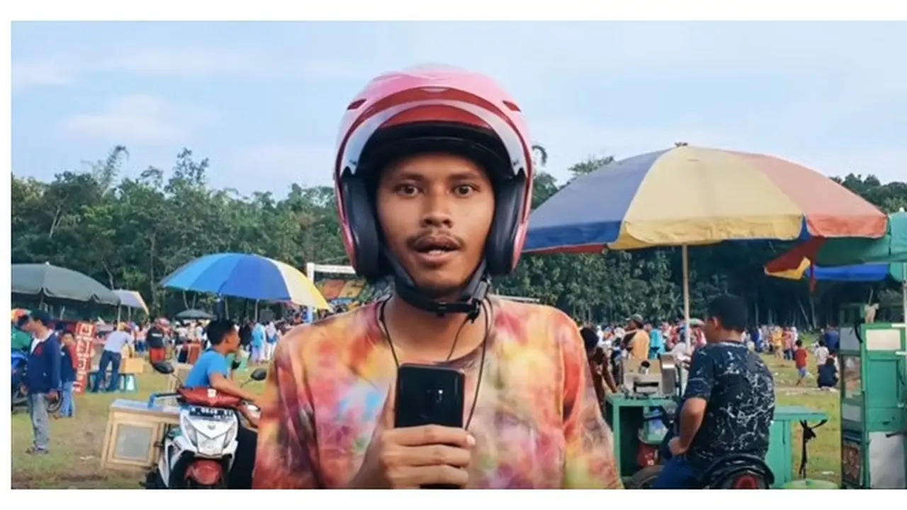 Harga Outfit Warga Desa Ini Bikin Senyum, Hypebeast Kearifan Lokal