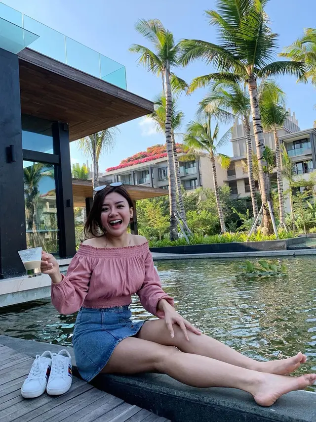 Gaya Gwen Priscilla Eks Mahadewi Saat Liburan yang Cantik Memesona