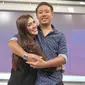 Pasangan Rey Utami dan Pablo Putera Benua saat menjadi bintang tamu dalam acara Dear Haters di Liputan6.com, Jakarta, Kamis (12/1). (Liputan6.com/Fatkhur Rozaq)