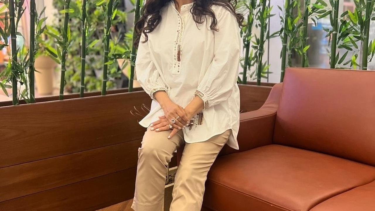 Jika dibandingkan dengan kekayaan lima aktris terkaya India setelah Juhi Chawla, jumlah kekayaannya masih jauh lebih tinggi. Aishwarya Rai Bachchan menempati posisi kedua dengan kekayaan lebih dari $100 juta, setara dengan sekitar Rp 1,5 triliun. Di posis