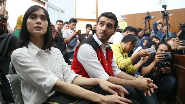 [Bintang] Fachri Albar dan Renata Kusmanto