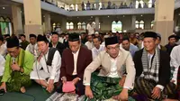 Calon Gubernur Jawa Barat melaksanakan salat Id di Masjid Besar Ujungberung, Kota Bandung (Istimewa)