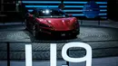 Pihak penyelenggara juga menyiapkan sistem tiket dan akses ke lokasi yang mudah diikuti oleh pengunjung. Tampak dalam foto, Yangwang U9, supercar listrik dari BYD, yang dipamerkan dalam ajang Gaikindo Indonesia International Auto Show (GIIAS) ke-32 di Indonesia Convention Exhibition (ICE) di Tangerang, Banten, 23 Juli 2025. (Yasuyoshi CHIBA/AFP)