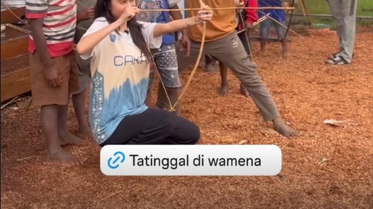 Potret Azizah Salsha Ikut Aksi Sosial di Wamena, Bantu Memasak hingga Bermain dan Bernyanyi Bersama Anak-Anak