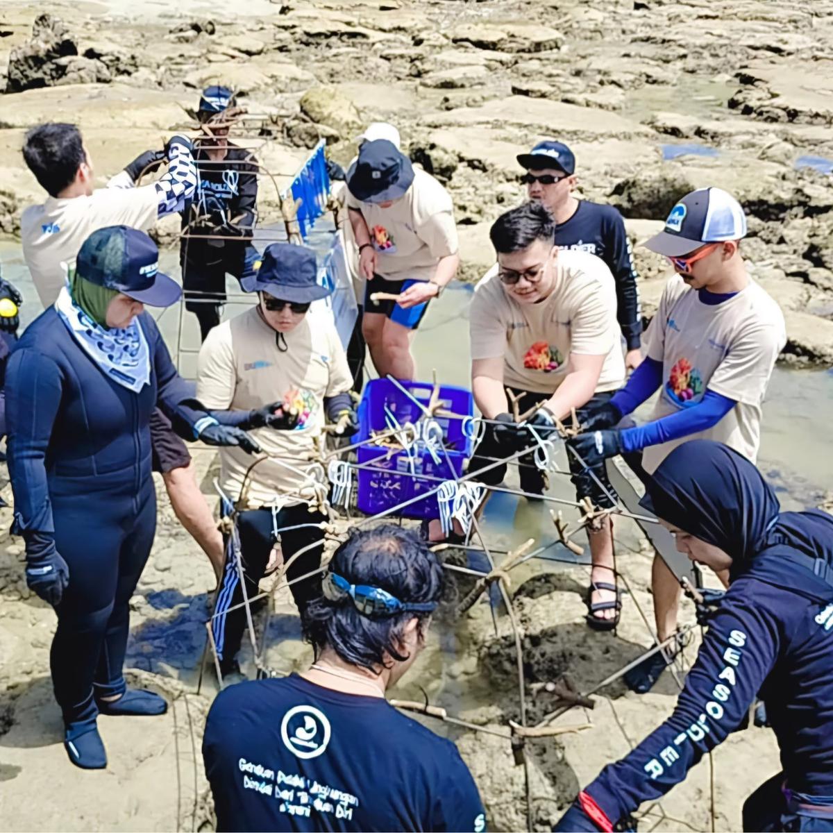 PNM Peduli Tanam Ribuan Pohon Mangrove dan Terumbu Karang