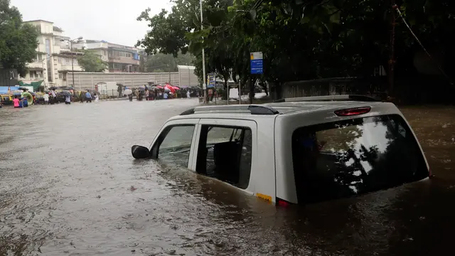 Kota Mumbai India Lumpuh Akibat Banjir
