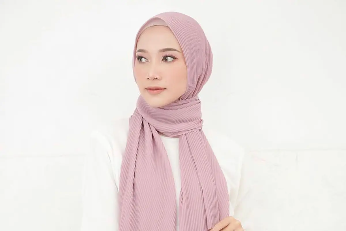 5 Tips Merawat Hijab Plisket agar Lipatannya Tahan Lama