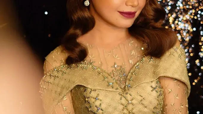 [Bintang] Nggak Cuma Afgan, Warganet Makin Cinta dengan Gaya Manggung Rossa