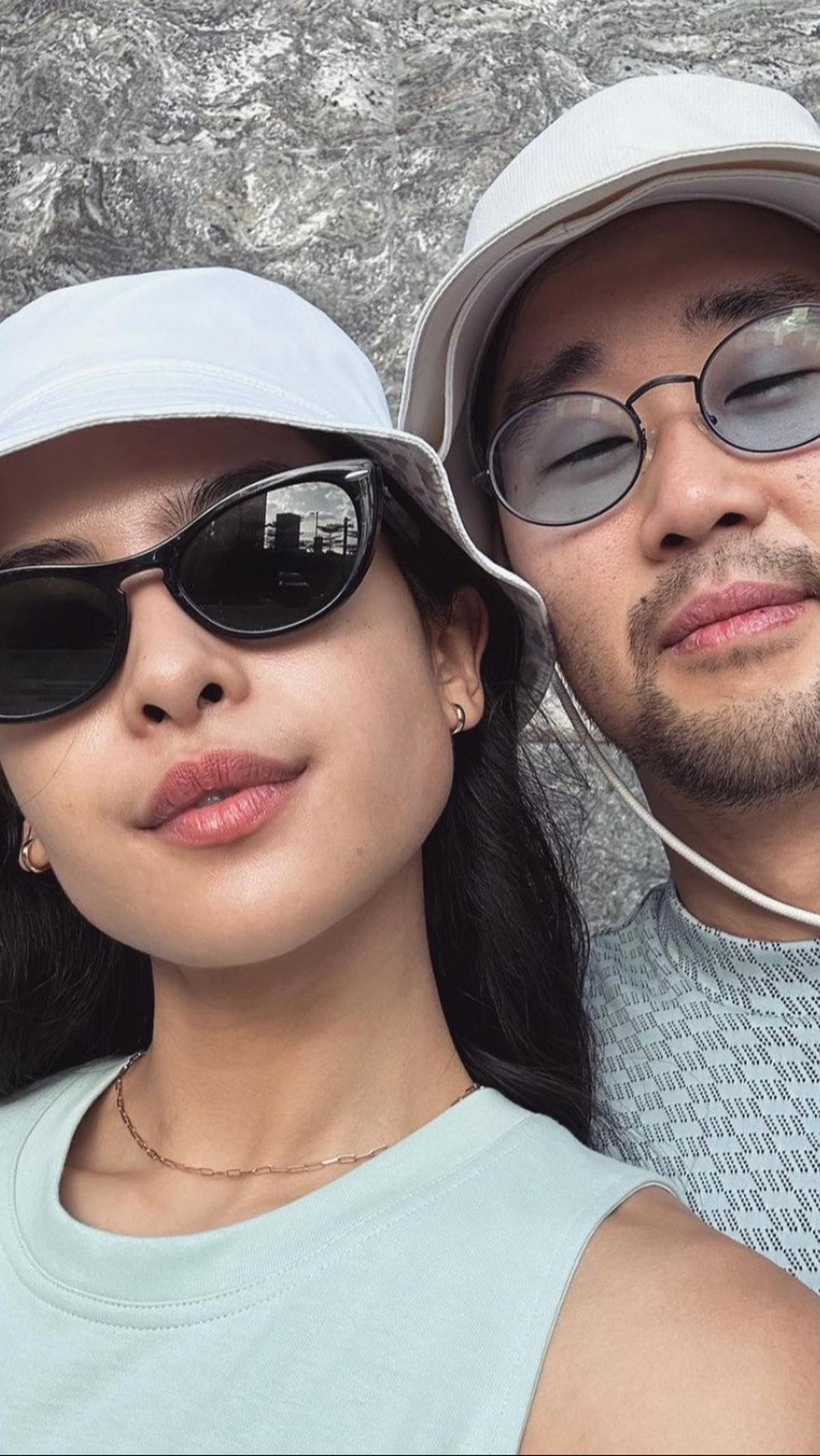 Kebersamaan Jesse dan Maudy ini kerap membuat publik gemas. Kolom komentar unggahan keduanya tak jarang berisi curhatan netizen yang mengaku ingin punya suami atau istri seperti Maudy dan Jesse.