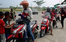 Bawa Anak Naik Motor? Simak 7 Tips Aman yang Wajib Dipraktikkan