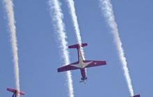 FOTO: Spektakuler, Ini Manuver Sangar Tim Aerobatik Jupiter TNI AU Jelang Singapore Airshow