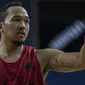 Pebasket Indonesia, Arki Dikania, memberikan instruksi saat ujicoba melawan Satria Muda dan Pelita Jaya di GOR Soemantri, Jakarta, Selasa (7/8/2018). Indonesia menang 113-75 atas SM dan PJ. (Bola.com/Vitalis Yogi Trisna)