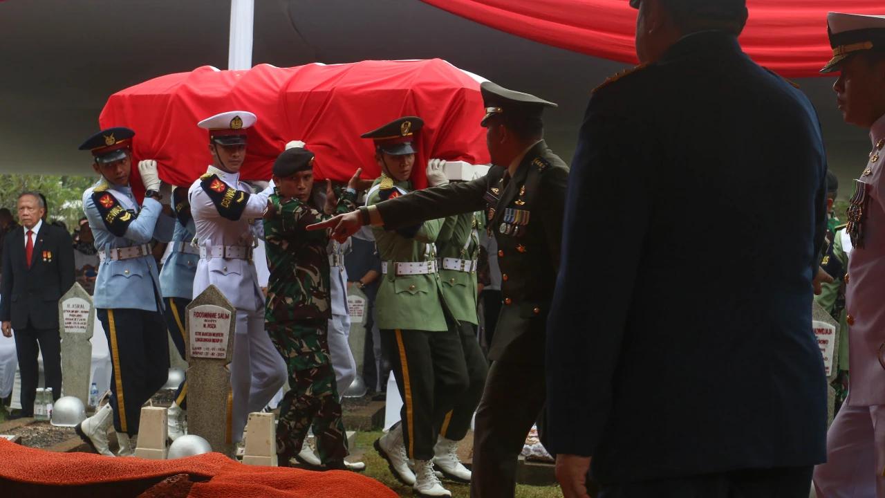 FOTO: Pemakaman Militer Juwono Sudarsono di TMP Kalibata
