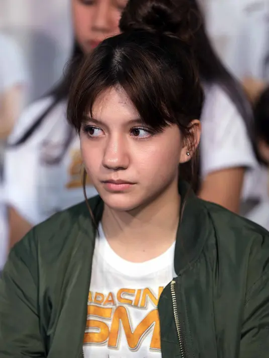 Pemeran Cassie dalam sinetron Ganteng Ganteng Serigala itu selalu membuat konsep berbeda dalam setiap tahunnya. Ia menghias bersama dengan papa dan mamanya. (Deki Prayoga/Bintang.com)