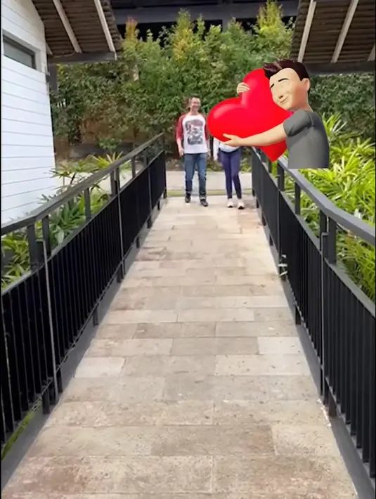 Sekedar informasi, Jerry sempat dipenjara akibat tersangkut kasus narkoba pada tahun 2019 silam. Sedangkan Denada sekitar empat tahun menetap di Singapura untuk kesembuhan putrinya Shakira yang kini dipanggil Aisha. [Instagram/jerryaurum]