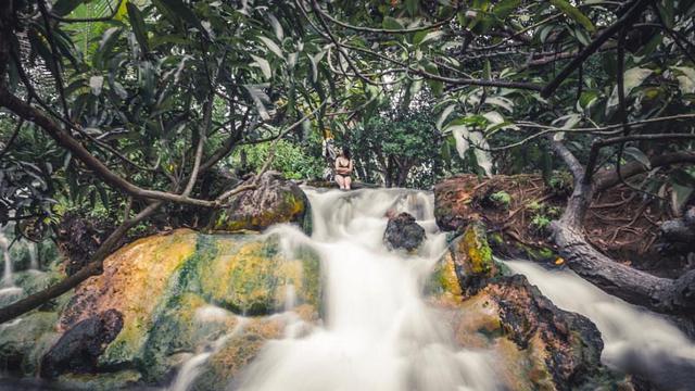 Air terjun di Gunung Ine Lika