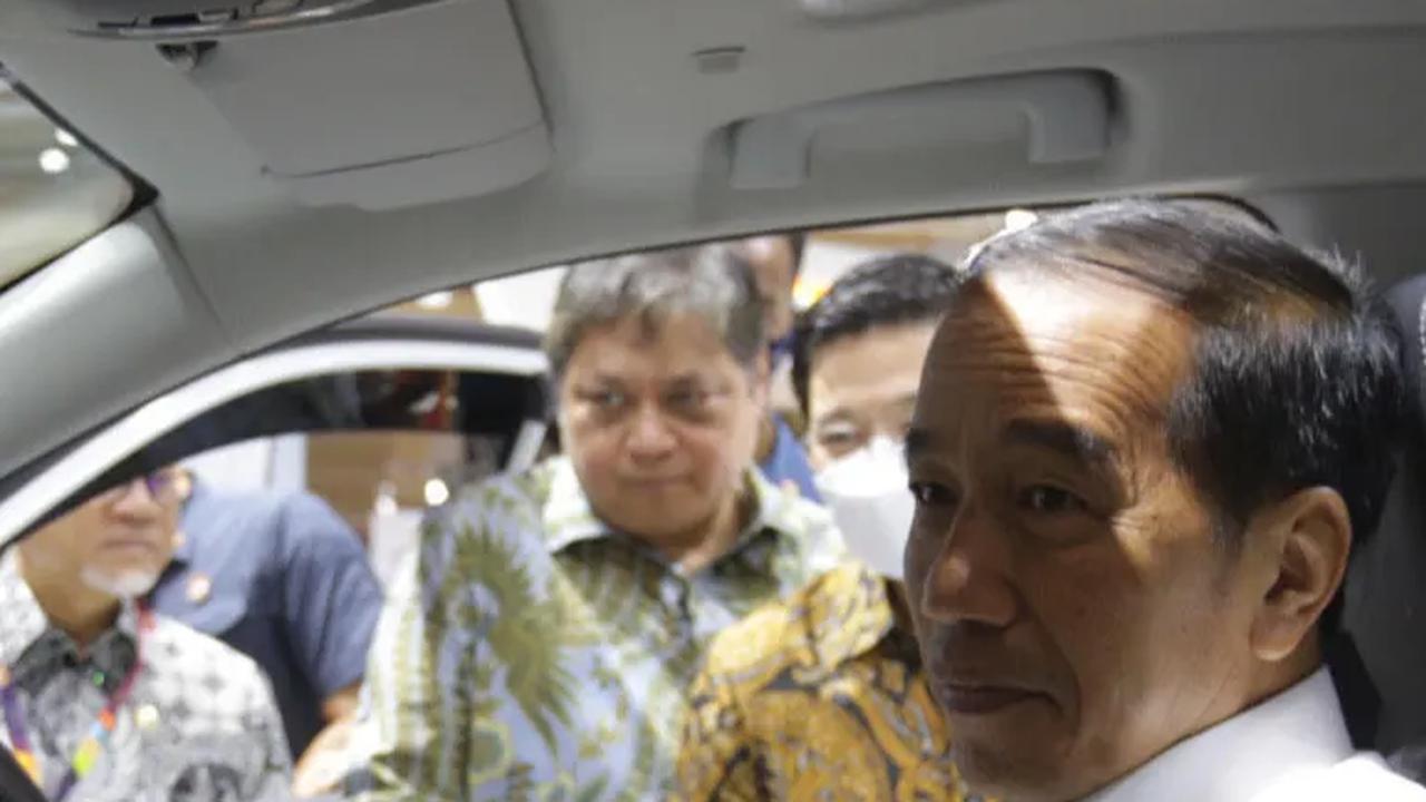 10 Mobil Hybrid Paling Laris 2023, Irit Bensinnya Bikin Takjub