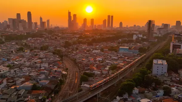 Indahnya Matahari Jelang Terbenam di Kota Jakarta