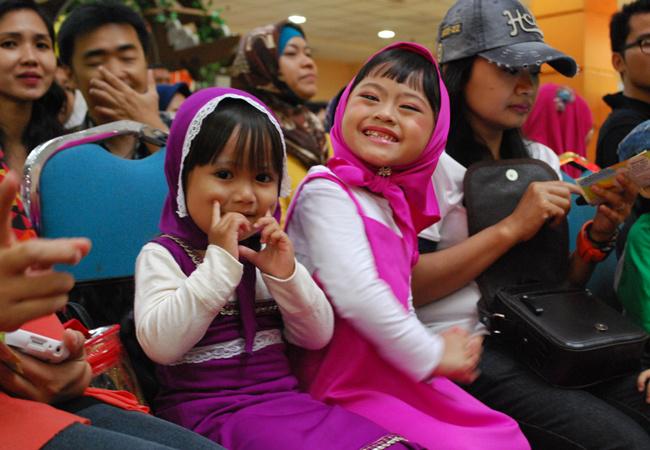 Pose dulu sebelum tampil di panggung | Foto: dok. Vemale.com