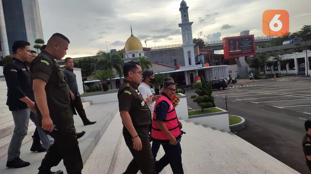 Eks Kepala BPKAD Kabupaten Takalar jadi tersangka korupsi tambang pasir laut (Liputan6.com/Eka Hakim)