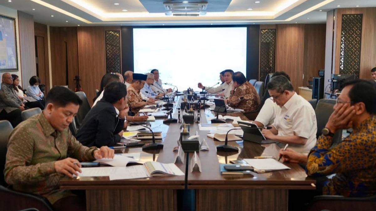 Seskab Teddy: Pemerintah Pantau Situasi Global Sebelum Ambil Kebijakan Fiskal