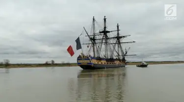 Perahu Hermione, replika kapal frigat Prancis yang mengangkut Jenderal La Fayette ke Amerika pada tahun 1780