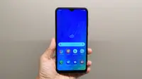 Galaxy M10 tampak depan. (Liputan6.com/ Andina Librianty)