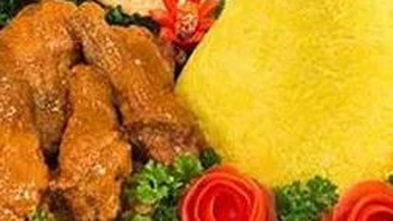 6. Nasi Tumpeng: Tradisi Tak Lengkap Tanpa Ini