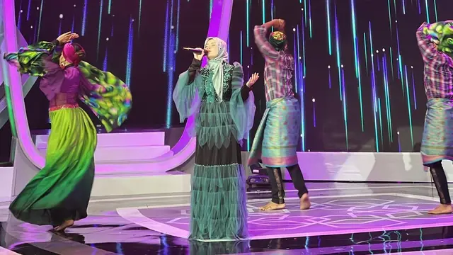 Penampilan Mawar AFI berhijab di acara AKSI Indosiar