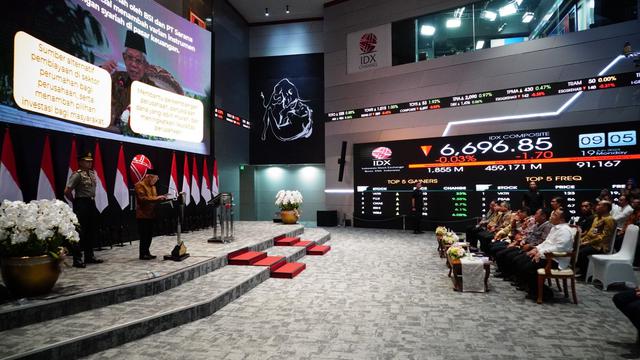 Seremoni penerbitan efek beragun aset syariah berbentuk Surat Partisipasi (EBAS-SP) bernama EBAS-SP-SMF-BRIS01 yang pertama di Indonesia, Senin (19/6/2023).  (Foto: BEI)