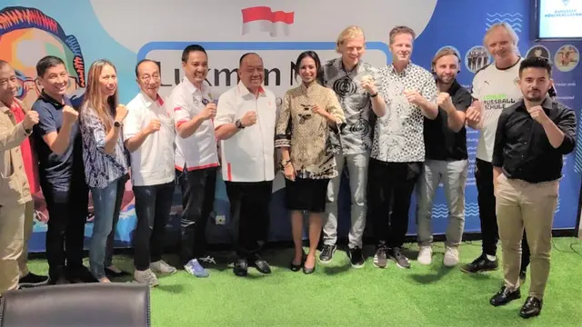 Komite Olahraga Nasional Indonesia (KONI) Pusat menginisiasi Coaching Clinic pelatih di DKI Jakarta dan sekitarnya dengan menghadirkan sumber daya manusia (SDM) dari tim liga utama salah satu liga terbaik dunia, Bundesliga, yakni Borussia Mönchengladbach.