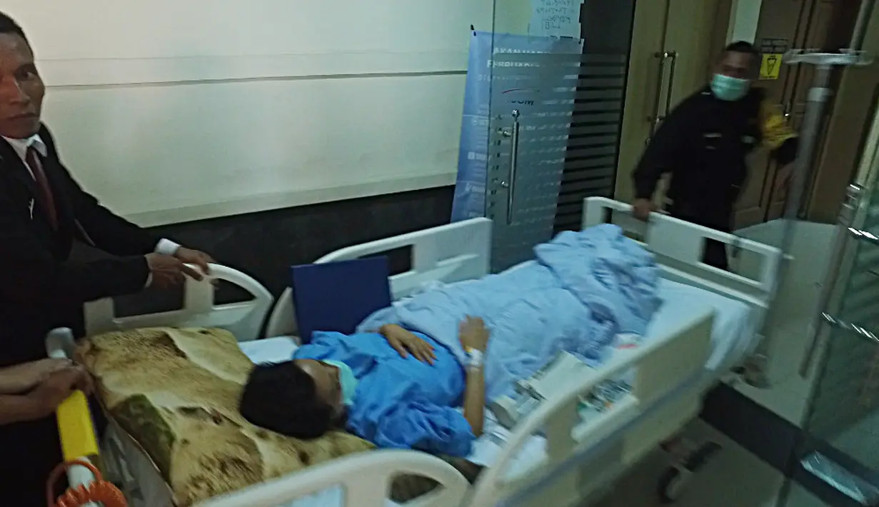 "Masih terkait dengan kanker serviks, di perut serviks. Saya sakit jadi diblok supaya nggak berlebihan. Biasanya sakit tiap 3 jam, kalau ngilu saya minum obat selama 3 jam nggak baik, bisa overdosis," lanjutnya. (Nurwahyunan/Bintang.com)