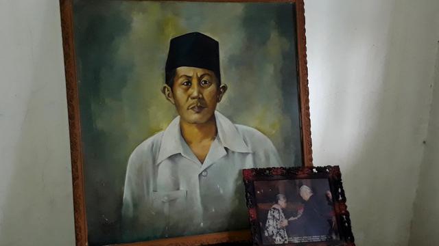 Lukisan Slamet Gandha Wijaya, tokoh pergerakan Banyumas yang juga berkawan dengan Tan Malaka. (Foto: Liputan6.com/Muhamad Ridlo)