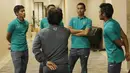Pemain Timnas Indonesia, Septian David Maulana dan Ricky Fajrin saat berada di hotel jelang  laga uji coba internasional di Bekasi, Selasa (4/10/2017). Indonesia akan berhadapan melawan Kamboja. (Bola.com/M Iqbal Ichsan)