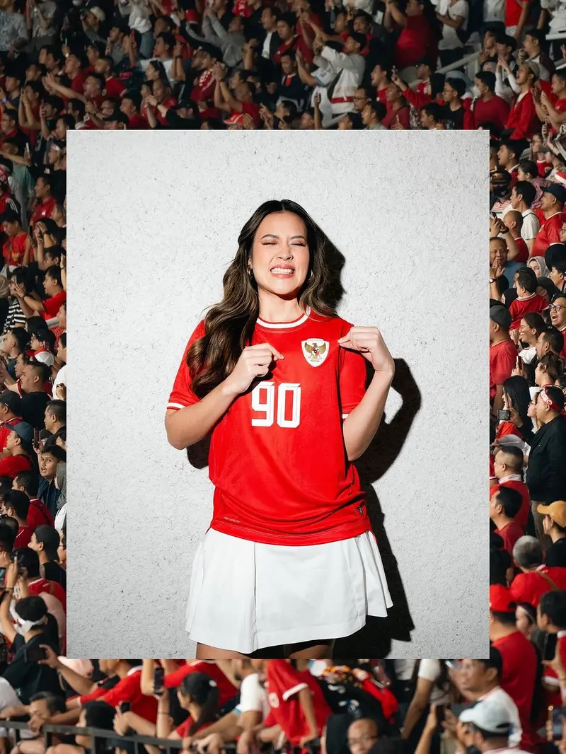 Pakai Jersey Angka Keberuntungan, Raisa Tampil Stylish di Kualifikasi Piala Dunia Timnas