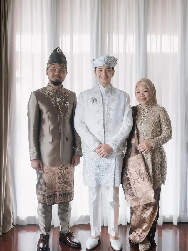 6 Potret Kakak Angga Yunanda di Pernikahan Adiknya,