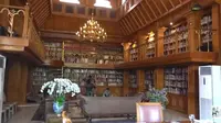 Perpustakaan pribadi BJ Habibie. (dok. Youtube The Bramantyo/Dinny Mutiah)