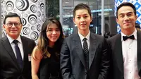 Joe Taslim dan Song Joong Ki di APAN Star Awards 2016 [foto: instagram]