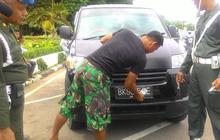 Gaya-gayaan dengan atribut TNI, mobil pikap dirazia POM