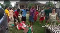Warga Ramai-Ramai Kembalikan Bingkisan Lebaran Bupati Bojonegoro, Ada Apa?