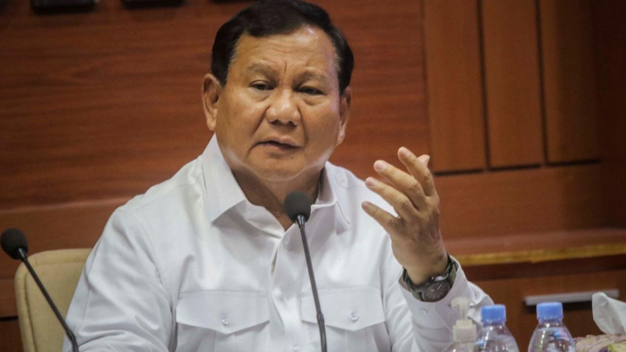 "Terimakasih penghargaannya, saya diberi penghargaan dinyatakan seperti itu. Saudara sekalian saya tambah semangat mendapat dukungan saudara sekalian," kata Prabowo.